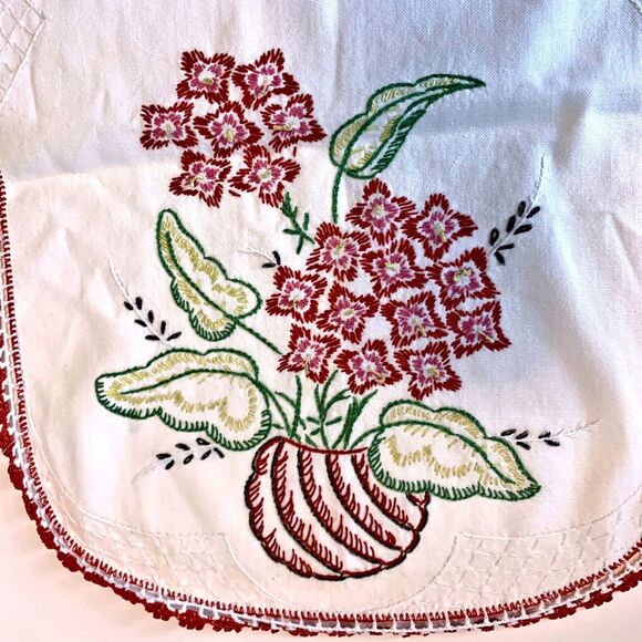 Embroidered Red Floral Table Runner Dresser Scarf Crochet Cottage Core Granny - Picture 2 of 4